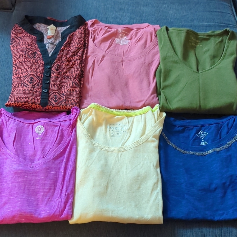 🔥Mostly NWOT Women's T-Shirt Collection from nice brands